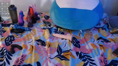 T0tem271 online show from December 4, 11:59 pm