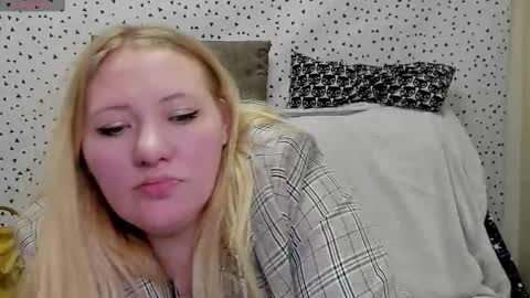 puffybun online show from March 4, 5:04 am