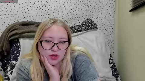 puffybun online show from March 1, 8:57 pm