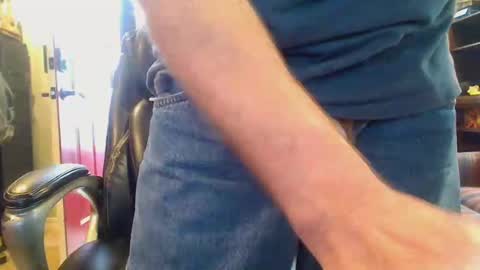 Snapshot of pulltoy1 chatting on January 4, 4:11 pm pulltoy1 online show from January 4, 4:11 pm