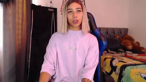 Snapshot of pupi_wolf chatting on October 2, 2:27 pm Cris online show from October 2, 2:27 pm