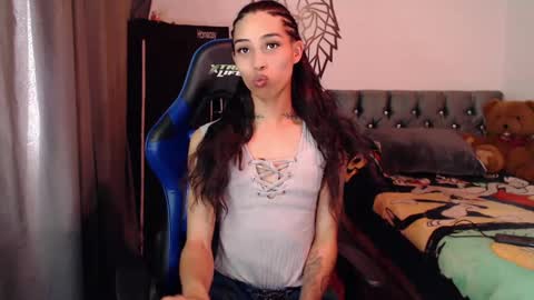 Snapshot of pupi_wolf chatting on October 9, 6:35 pm Cris online show from October 9, 6:35 pm