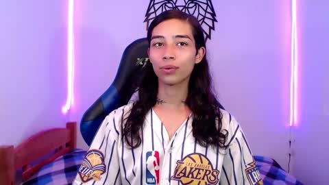 Snapshot of pupi_wolf chatting on December 17, 6:09 pm Cris online show from December 17, 6:09 pm