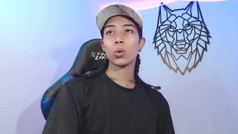 Snapshot of pupi_wolf chatting on December 28, 4:20 pm Cris online show from December 28, 4:20 pm