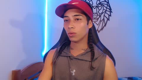 Snapshot of pupi_wolf chatting on December 18, 5:52 pm Cris online show from December 18, 5:52 pm