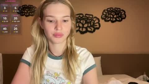 Lina online show from March 31, 5:13 pm