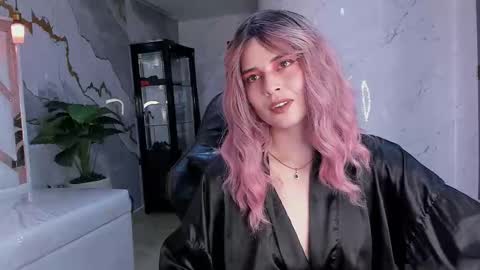 Qetsyah online show from January 15, 1:20 pm