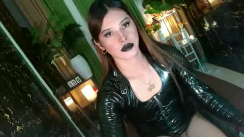 Kendal  online here from 6am-3pm philippine time online show from November 30, 1:45 am