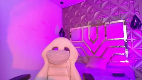   online show from April 15, 12:08 pm