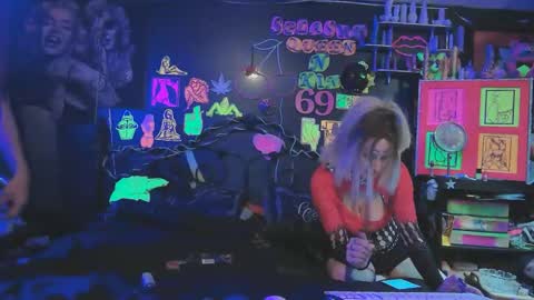 queen_splashh420 online show from April 4, 5:58 am