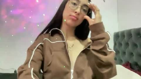 queenbyte_18 online show from March 26, 3:23 am