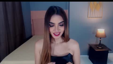 queenemeraldts online show from September 11, 2:46 am