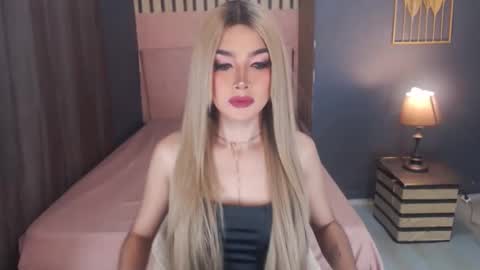 queenemeraldts online show from February 27, 2:57 am