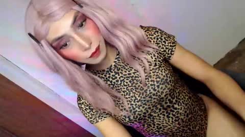 just call me QUEEN and ill be there online show from January 12, 5:09 pm