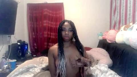 Snapshot of queenofheartsfaerah chatting on February 9, 7:26 am QueenOfHearts online show from February 9, 7:26 am