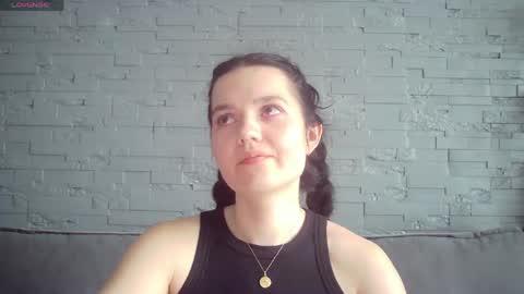 QueenOfModels online show from May 16, 11:20 am