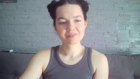 QueenOfModels online show from May 9, 5:46 am