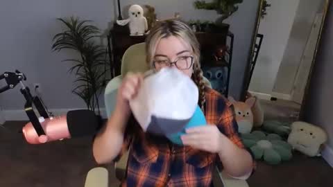 Bri online show from November 28, 4:20 am