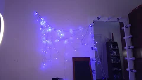 quiet_smile online show from January 13, 11:51 am