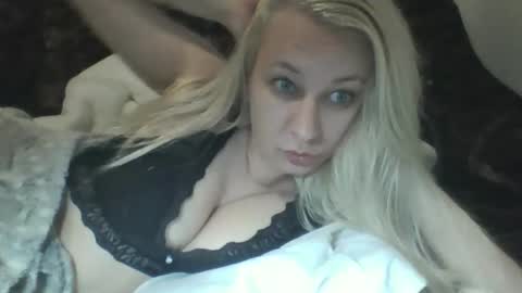 qwertyui online show from April 3, 8:05 pm