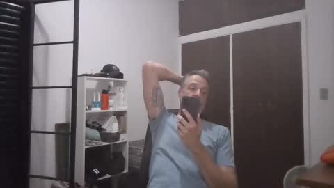 Snapshot of rafaelsel chatting on October 12, 10:33 pm Big Uncle Jungle online show from October 12, 10:33 pm