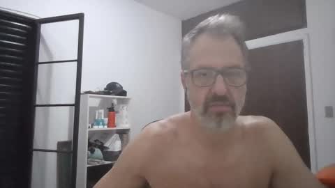 Snapshot of rafaelsel chatting on October 18, 4:05 am Big Uncle Jungle online show from October 18, 4:05 am