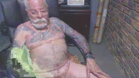 Snapshot of randyrodluvs69 chatting on October 25, 5:41 am randyrodluvs69 online show from October 25, 5:41 am