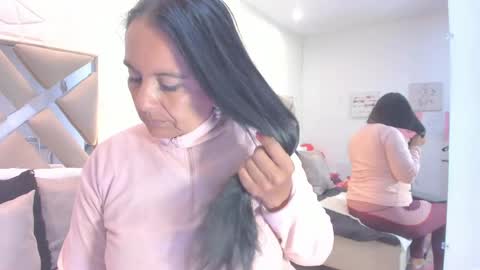 Raquel Moore  online show from March 30, 1:55 pm