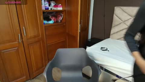 Raquel online show from January 8, 12:00 pm