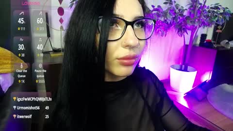 Raven Foxxy online show from March 31, 8:48 am