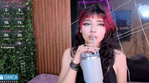 raven_rox_ online show from May 4, 7:20 pm