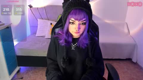 ravencollen online show from November 21, 2:04 pm