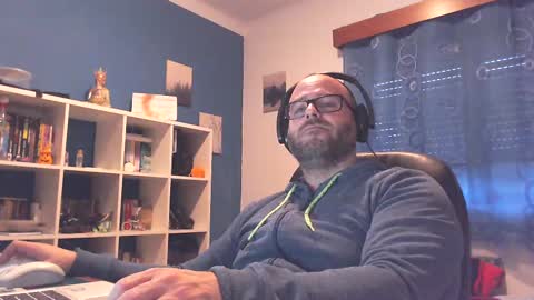 ravingr3d3 online show from March 6, 6:26 pm