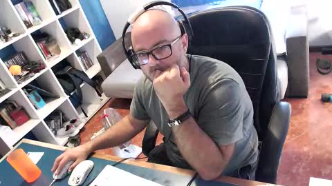 ravingr3d3 online show from October 14, 8:50 am