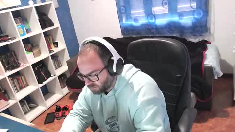 ravingr3d3 online show from December 4, 10:04 am