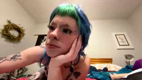 Ravynn 3 online show from December 5, 2:48 pm