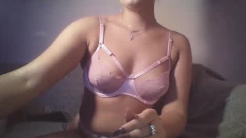 Snapshot of ray_arissa chatting on October 25, 1:17 am ray_arissa online show from October 25, 1:17 am