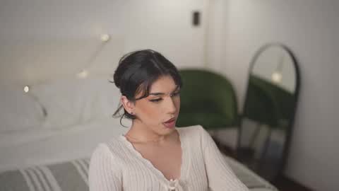 Rayvens online show from November 25, 6:39 pm