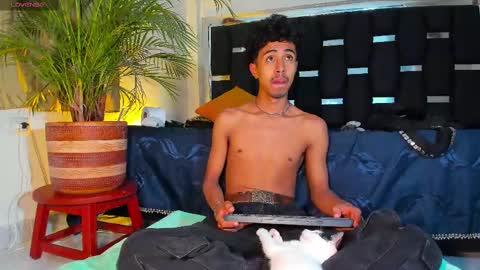 Rayn online show from March 8, 9:06 am