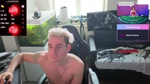 Rayzel online show from May 11, 4:04 pm