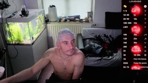 Rayzel online show from March 10, 5:06 pm