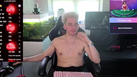Rayzel White online show from June 18, 4:34 pm
