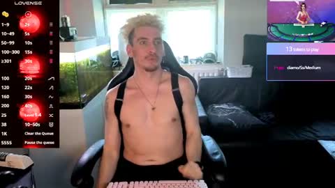 Rayzel White online show from June 23, 6:14 pm