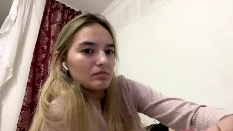 Risa online show from April 19, 6:10 pm