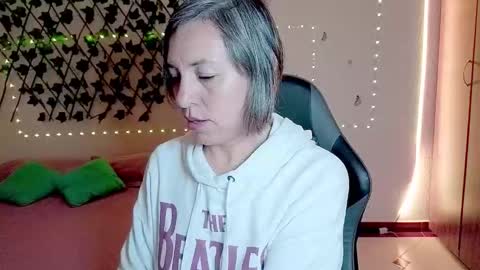 Rebbeca online show from November 14, 10:50 am