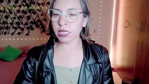 Rebbeca online show from November 27, 10:50 pm