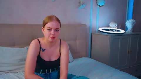 rebeccacruze online show from June 8, 7:42 am