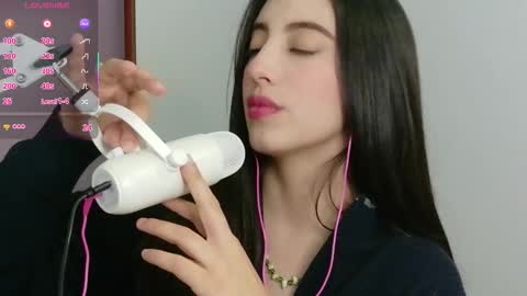 rebeccawhite_meow online show from March 12, 11:41 pm