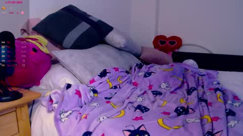 Snapshot of rebekahrayne_ chatting on January 24, 11:23 pm Beks  online show from January 24, 11:23 pm