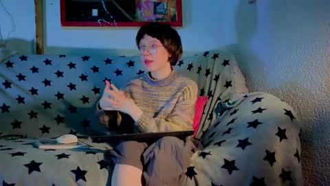 Snapshot of reborn_elf chatting on October 19, 6:12 pm Lara online show from October 19, 6:12 pm